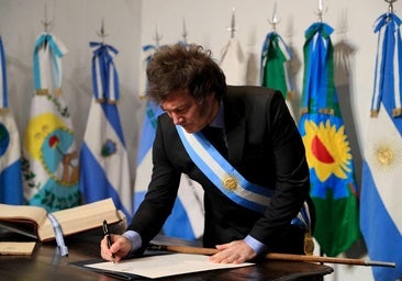 Con dos meses de demora, Milei firma el Pacto de Mayo para «refundar» Argentina