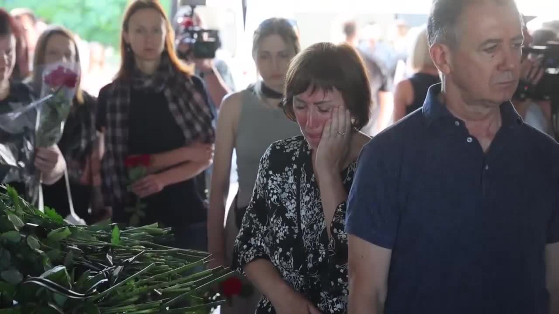 Ceremonia de despedida de Viktor Bragutsa, el médico que murió en un ...