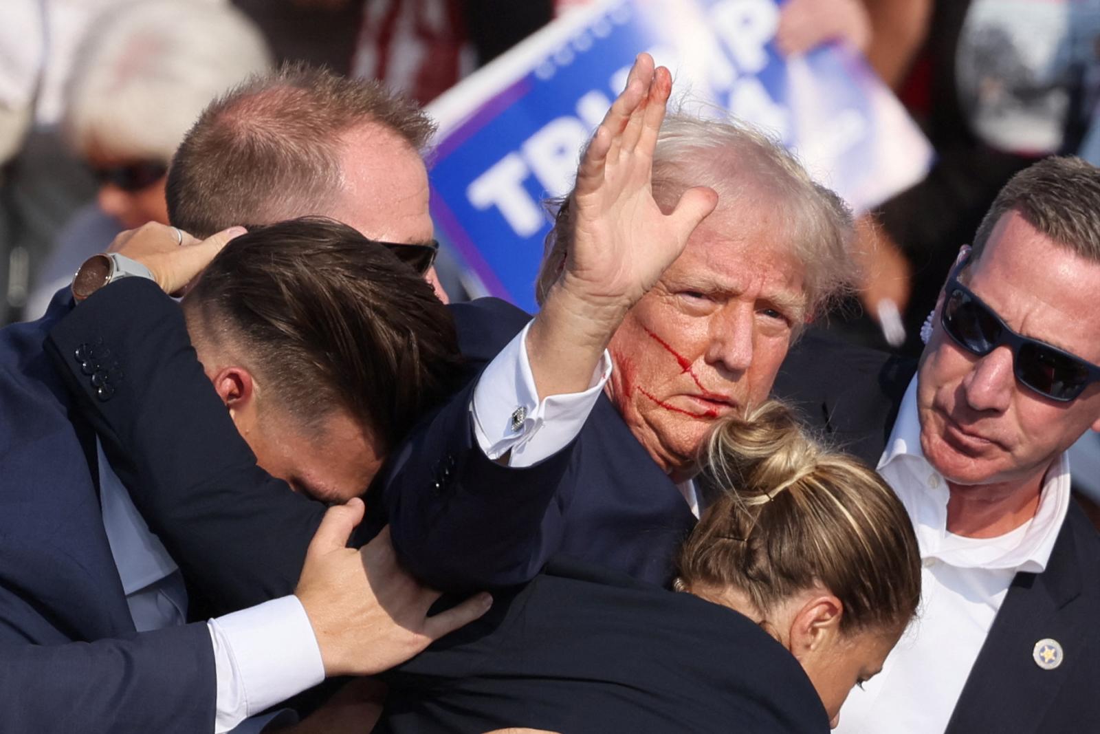 El candidato presidencial republicano Donald Trump celebra un mitin de campaña en Butler
