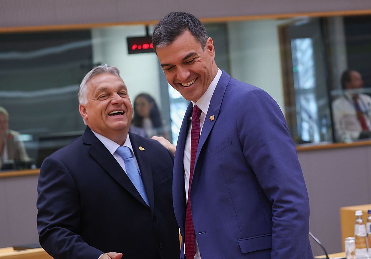 Sánchez, con el presidente de Hungría, Viktor Orbán, este verano