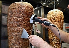 El doner kebab, objeto de una disputa entre Turquía y Alemania que ha llegado a la Comisión Europea