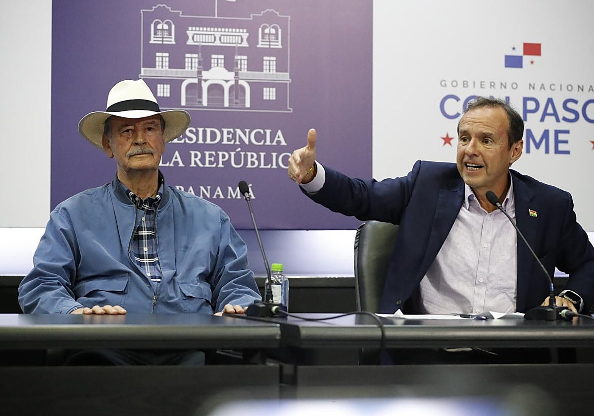 Los expresidentes Vicente Fox y Tuto Quiroga, en una comparecencia conjunta tras no permitírseles volar hacia Caracas