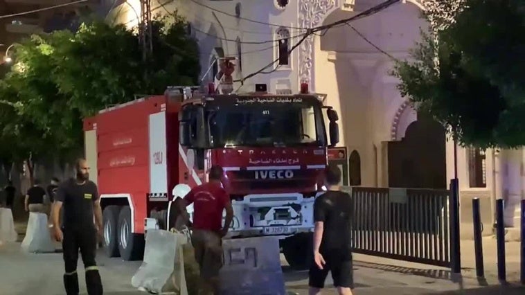 Decenas de personas se agolpan frente a un hospital para donar sangre tras el ataque israelí a Beirut