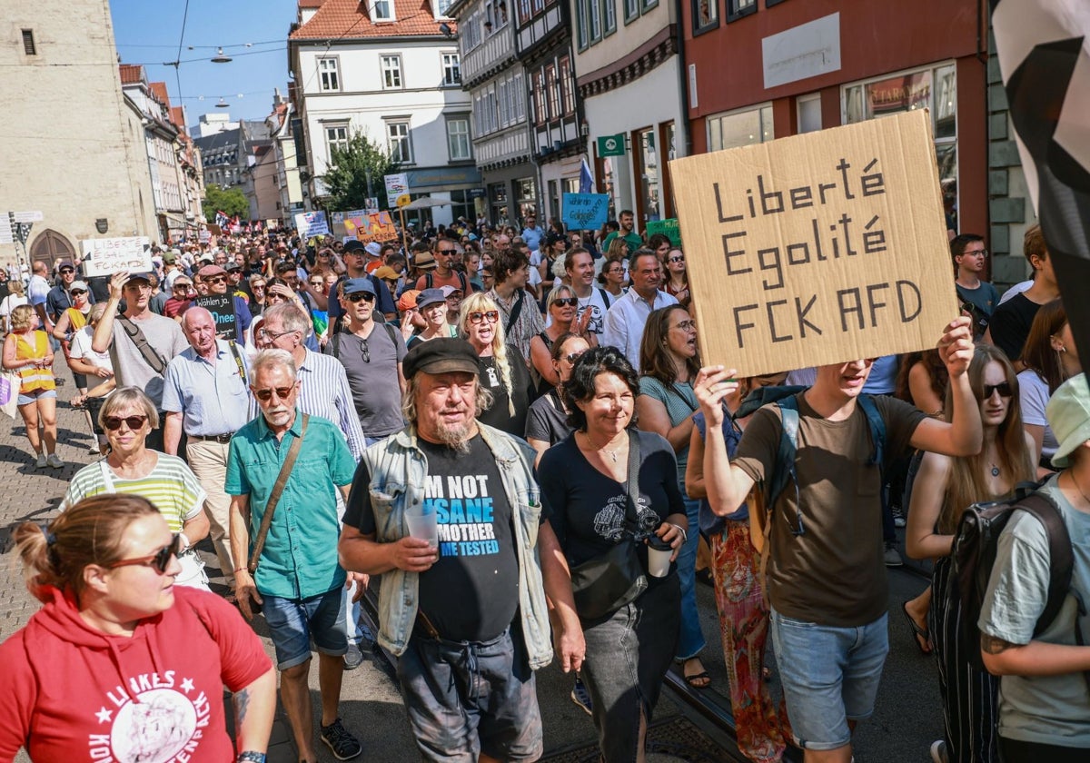 Contramanifestación contra el mitin de fin de campaña electoral del partido de extrema derecha AfD en el estado alemán de Turingia