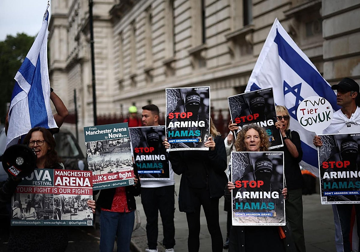 Protestas proisraelíes a las puertas del ministerio de Exteriores británico, en Londres