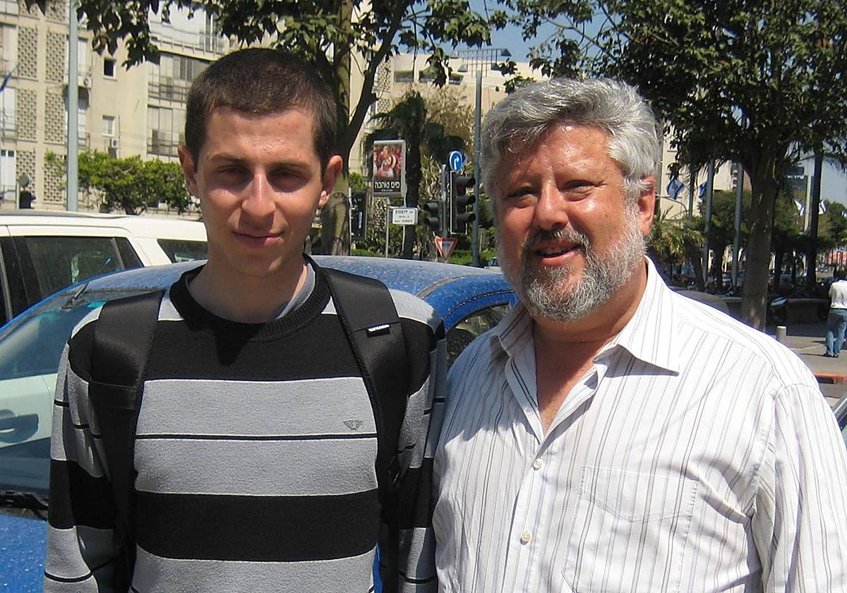 Gershon Baskin (derecha) negoció en 2011 con Hamás la liberación del soldado israelí Gilad Shalit