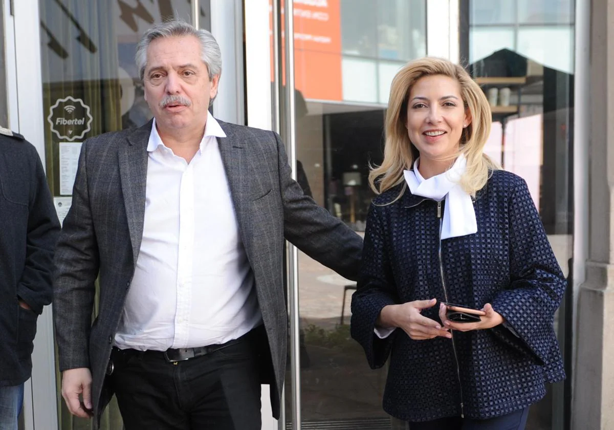 Alberto Fernández y su entonces pareja Fabiola Yáñez, en 2019