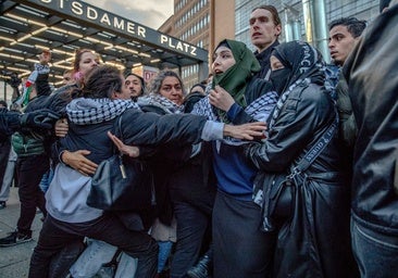 Manifestantes propalestinos pegan una paliza a un periodista por informar sobre su radicalismo