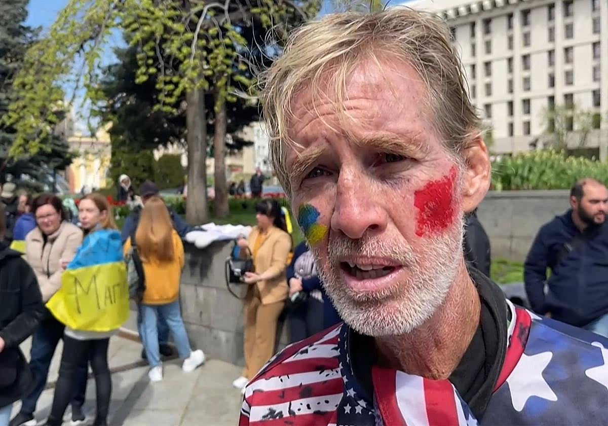 Imagen de Ryan Wesley Routh, en una imagen de archivo, durante una protesta de apoyo a Ucrania.