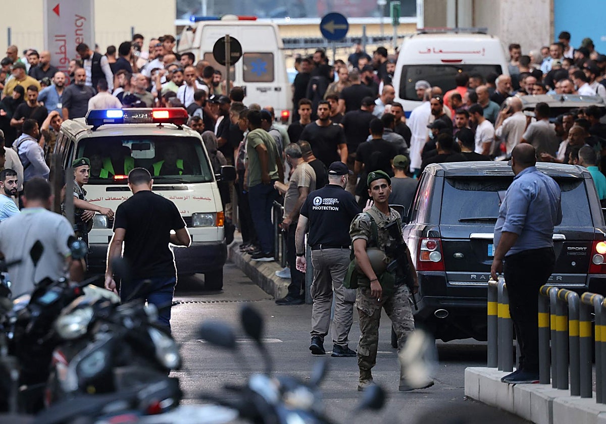 Ambulancias y revuelo en las calles de Beirut después de las explosiones