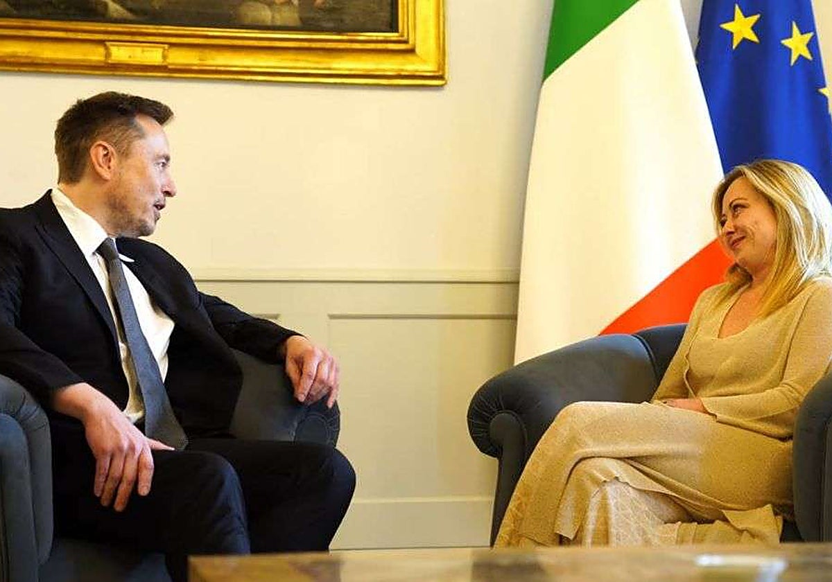 Elon Musk y la primera ministra italiana Giorgia Meloni