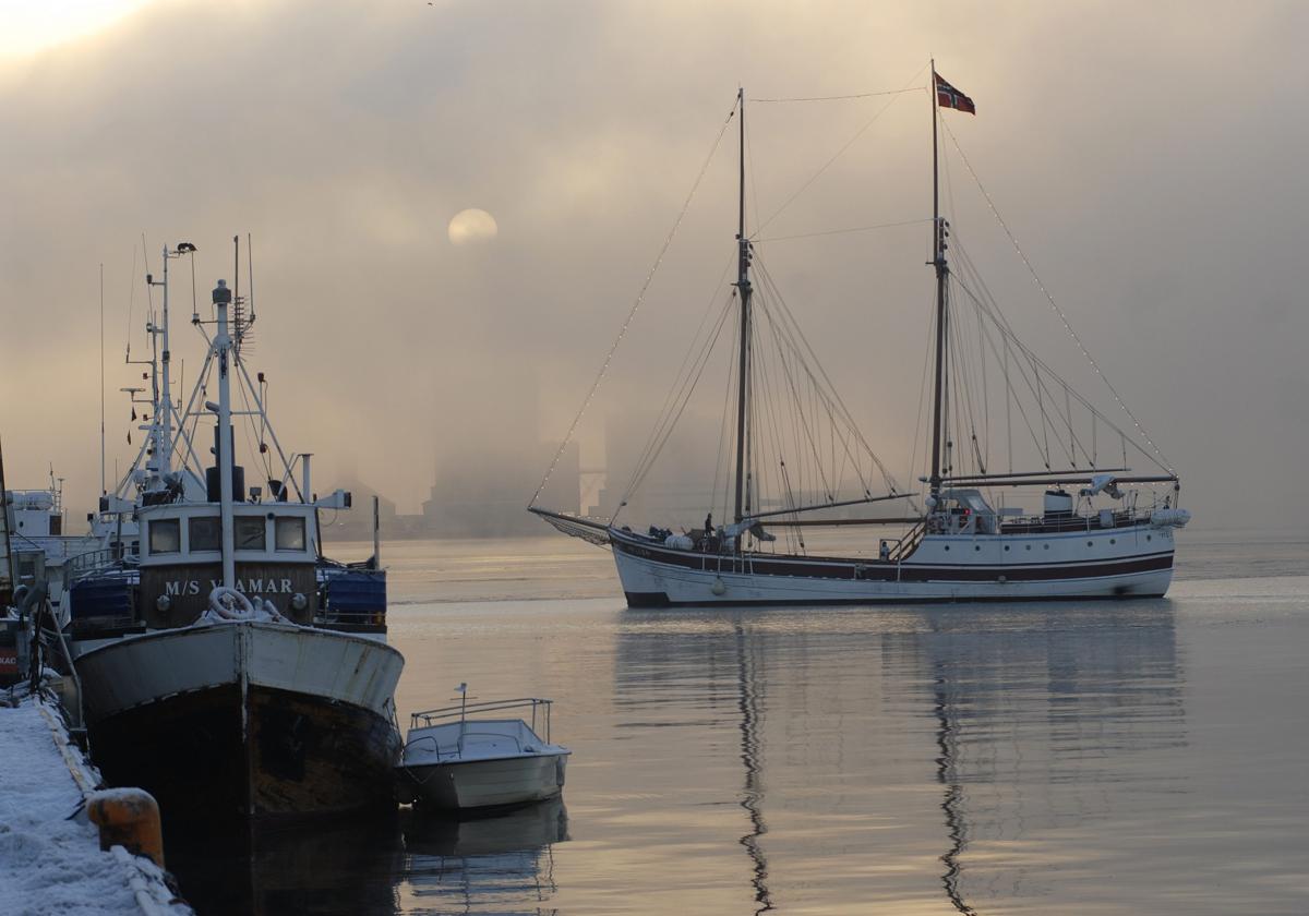 Imagen de archivo de barcos en el puerto de Oslo