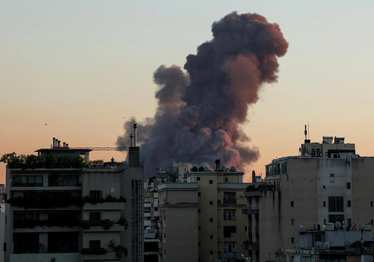 Una de la explosiones por el bombardeo de este viernes en Beirut