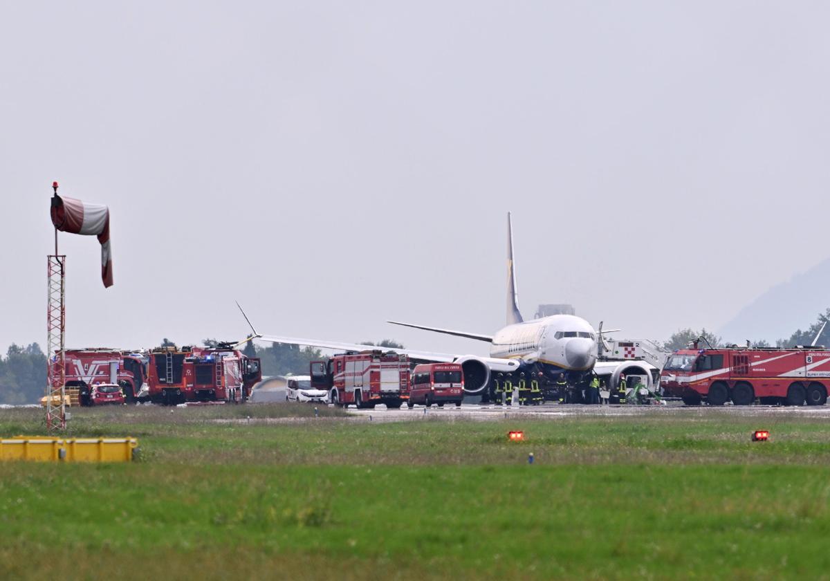 El avión en la pista del aeropuerto de Orio al Serio, en Milán