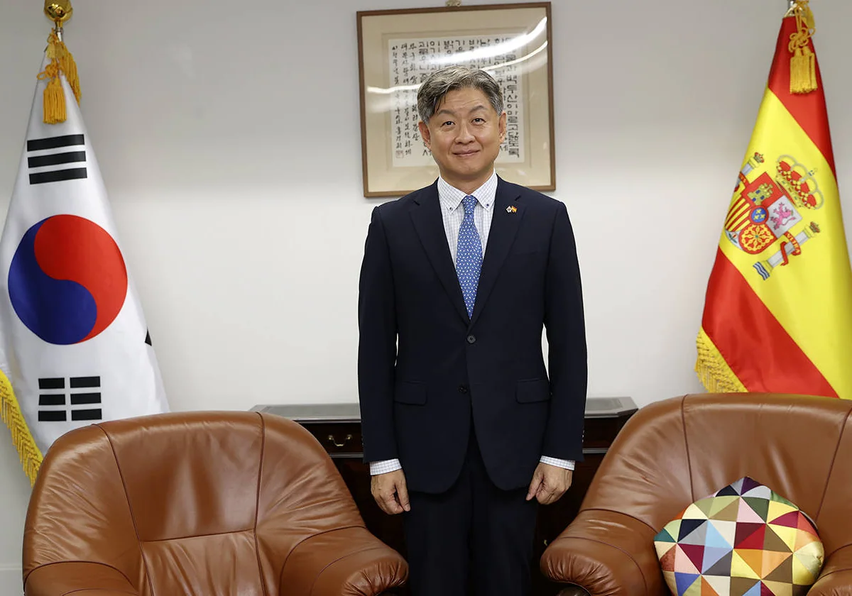 Tras una larga carrera diplomática, Lim Soosuk llegó en agosto a la Embajada de Corea del Sur en Madrid