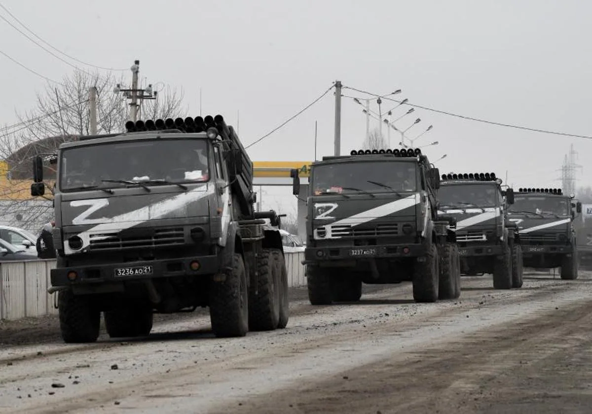 Imagen de archivo de vehículos militares rusos en el norte de Crimea