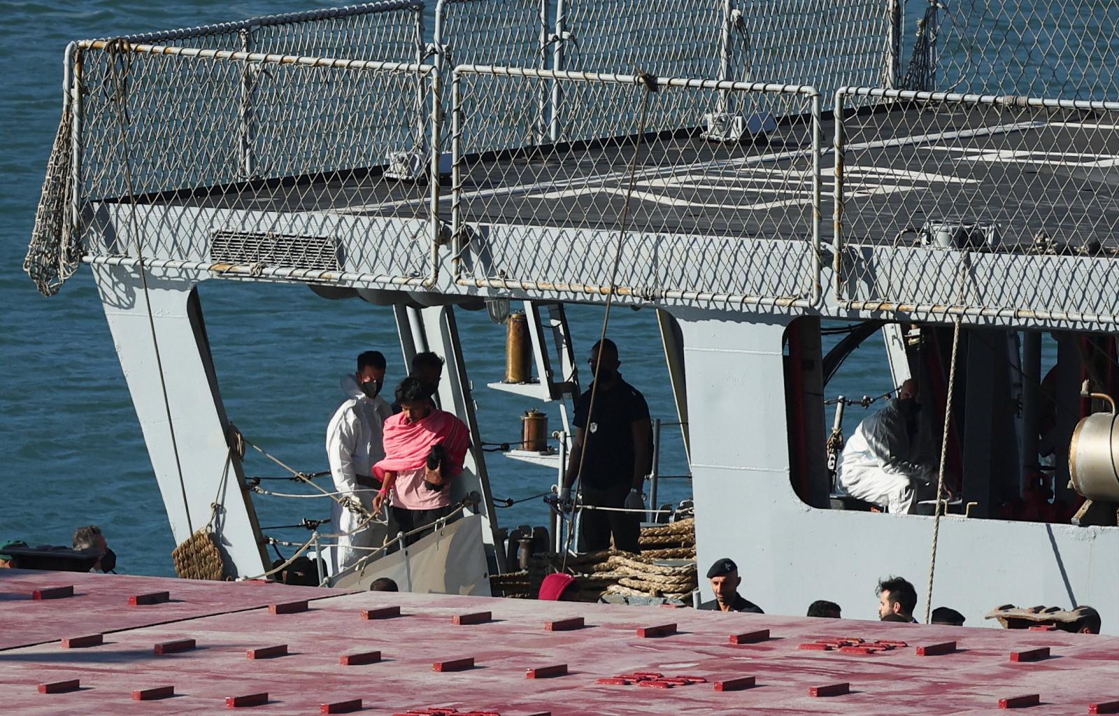 Los primeros inmigrantes abordo del buque 'Libra'