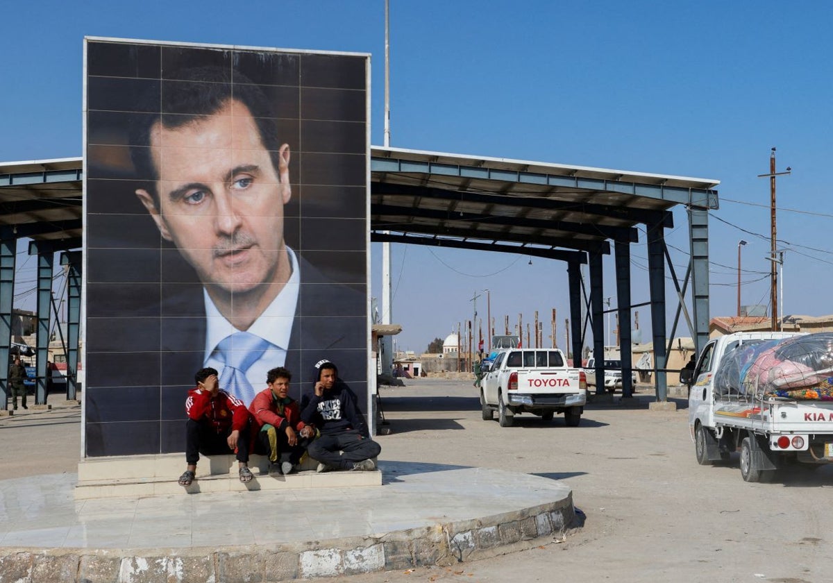 Fotografía de Al Assad en Jdaydet Yabous, en la frontera sirio-libanesa