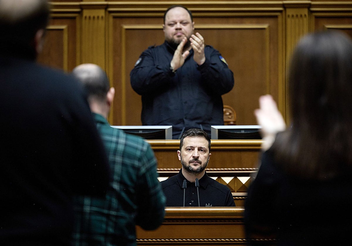 El presidente de Ucrania, Volodímir Zelenski, durante su discurso en el Parlamento