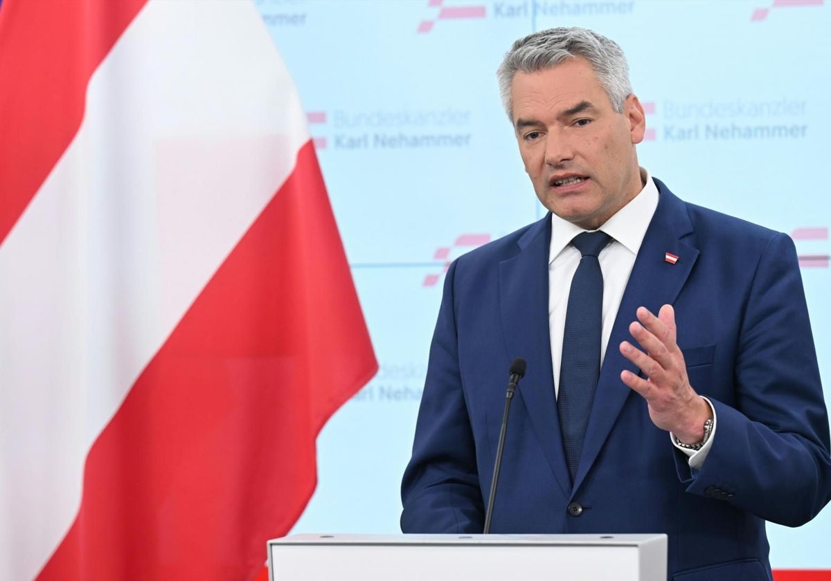 El canciller de Austria, Karl Nehammer, en rueda de prensa tras su reunión con FPÖ