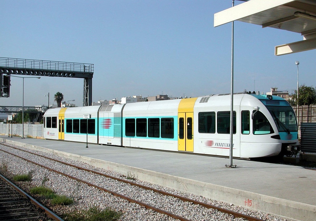 Tren de cercanías en Atenas