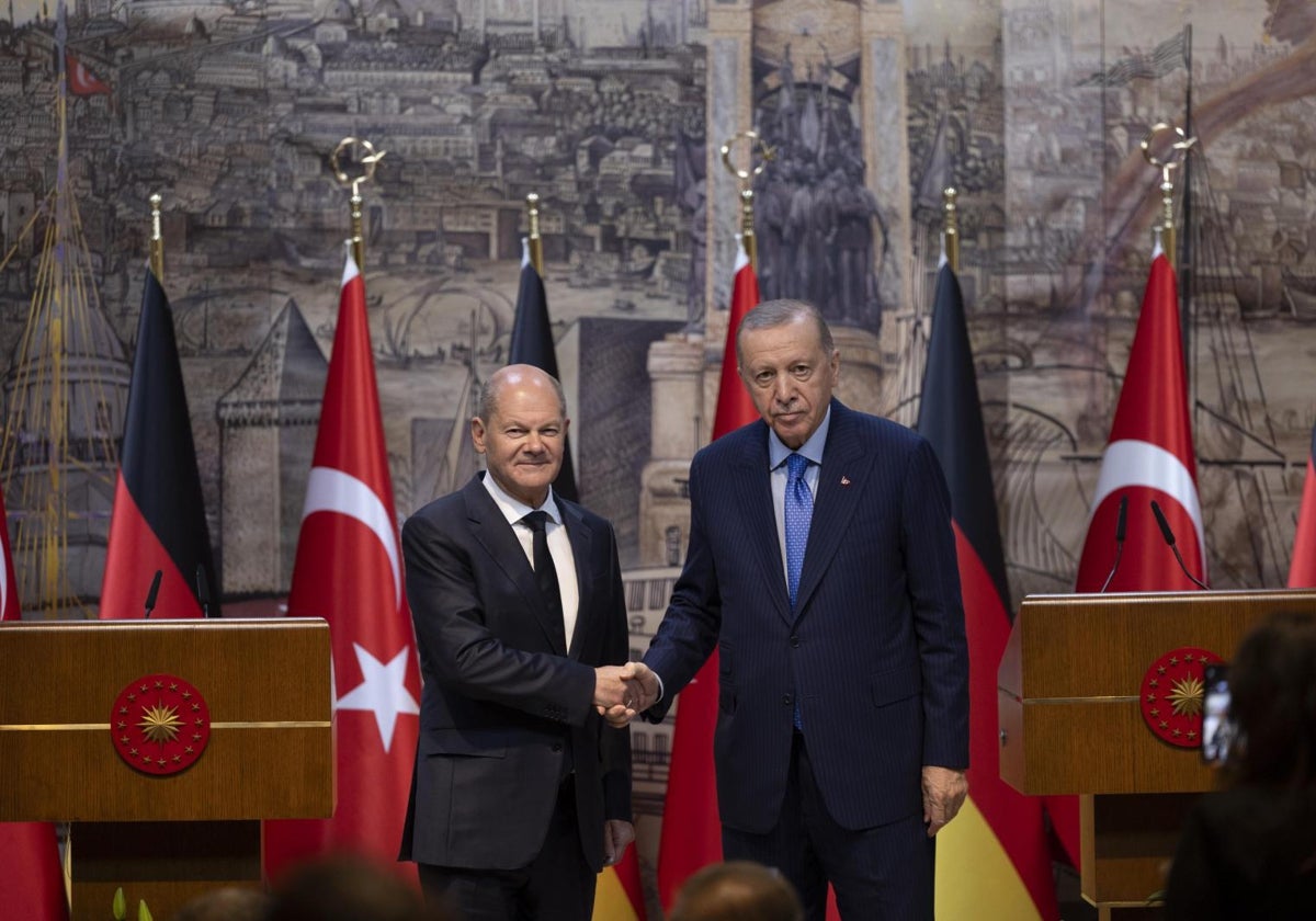 Scholz y Erdogan, durante la rueda de prensa ofrecida este sábado en Estambul