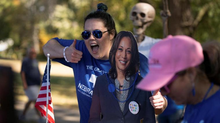 Una votante demócrata en un mitin electoral en Nebraska