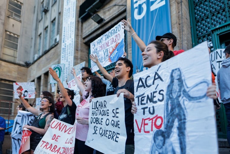 Universitarios argentinos profundizan protesta por presupuesto con un nuevo paro general