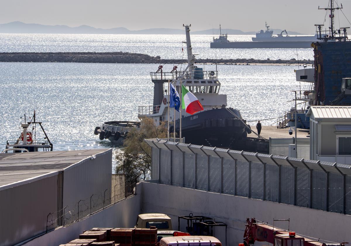 Centro de migrantes en el puerto de Shëgjin