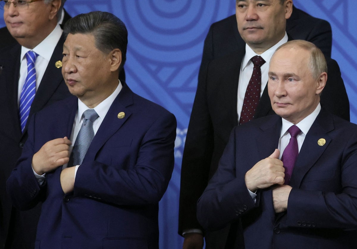 Putin y el presidente chino, Xi Jinping ,y otros participantes en la cumbre de los BRICS