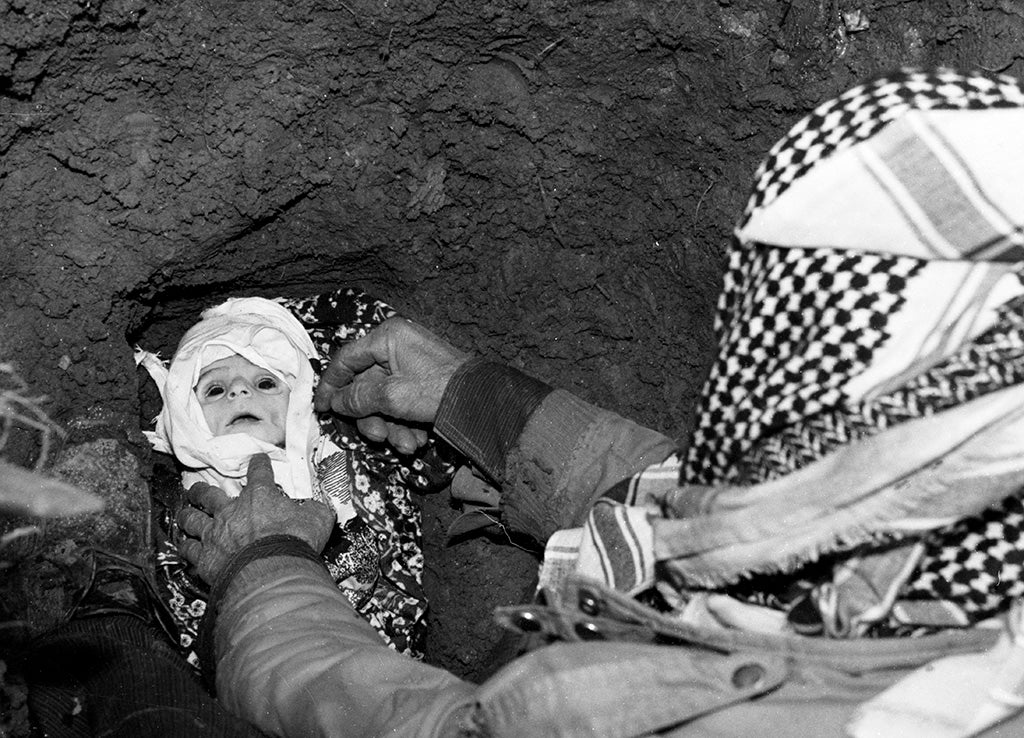 Entierro de un niño kurdo fallecido bajo la ofensiva iraquí de Sadam Hussein (1991) 