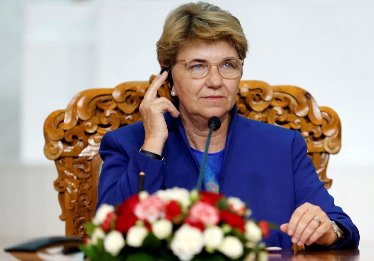 La presidenta suiza, Viola Amherd, en una visita a Mongolia