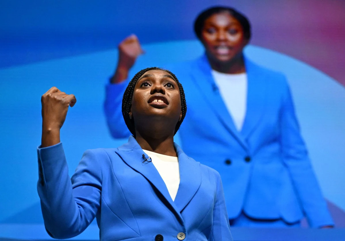 Kemi Badenoch pronuncia un discurso el último día de la Conferencia anual del Partido Conservador en Birmingham, en el centro de Inglaterra