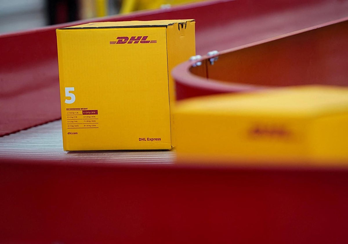 Cajas del grupo postal alemán Deutsche Post (DHL) donde agentes rusos colocaron dispositivos incendiarios