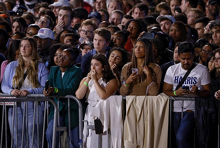 Seguidores de Kamala Harris esperan los resultados oficiales