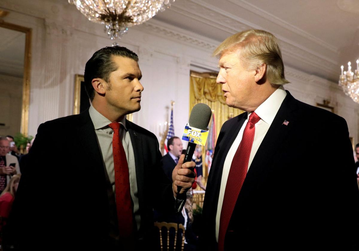 Donald Trump es entrevistado por Pete Hegseth en un programa de la FOX.