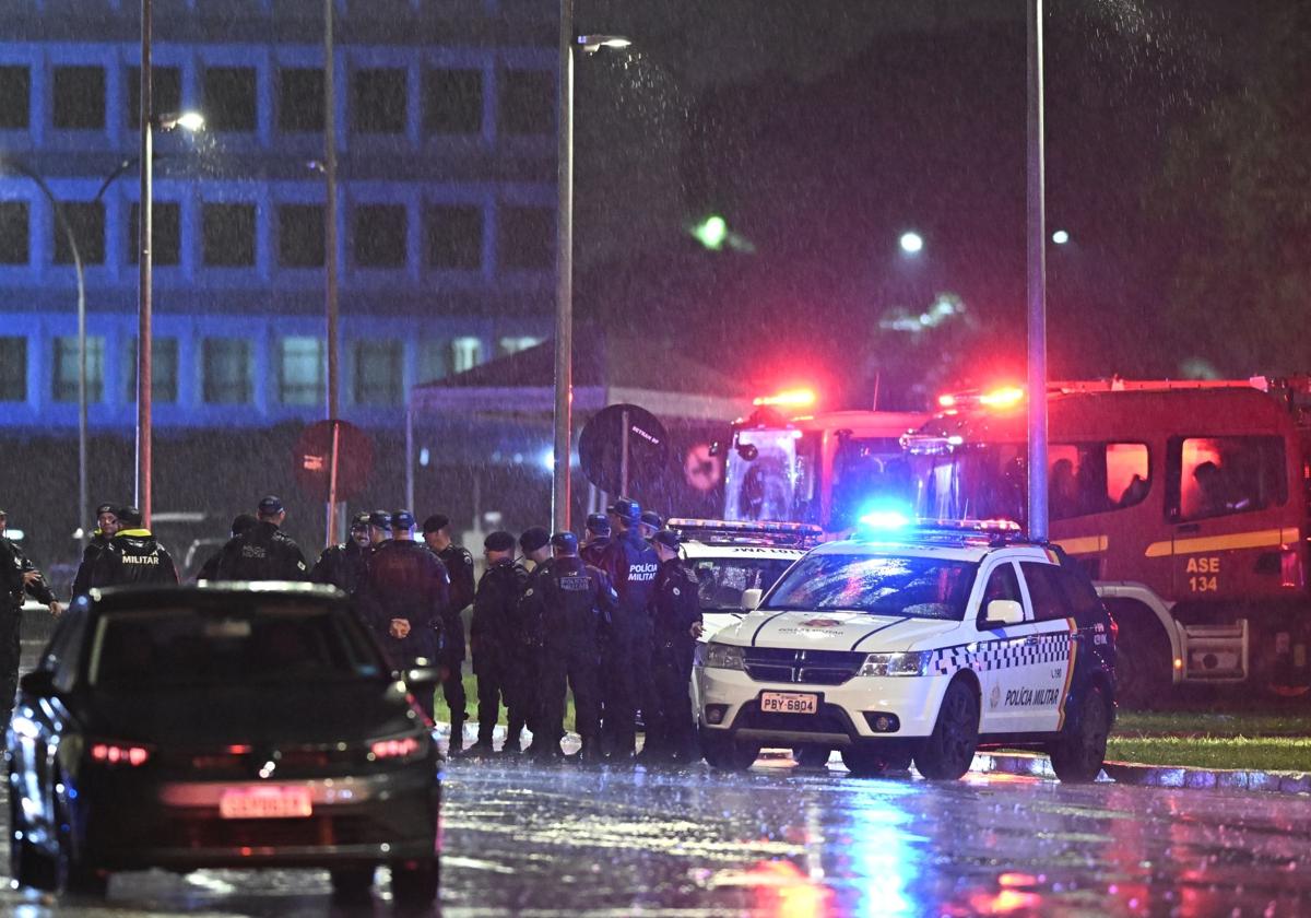 La policía brasileña en los alrededores de la Corte Suprema tras las explosiones