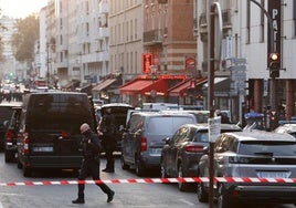 Detenido un hombre que había secuestrado a punta de cuchillo a cuatro rehenes en un restaurante de París