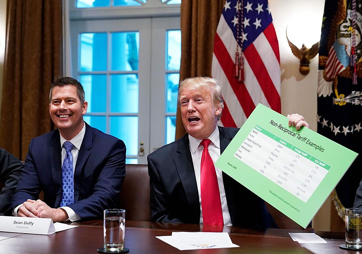 Sean Duffy y Donald Trump, en una imagen de 2019