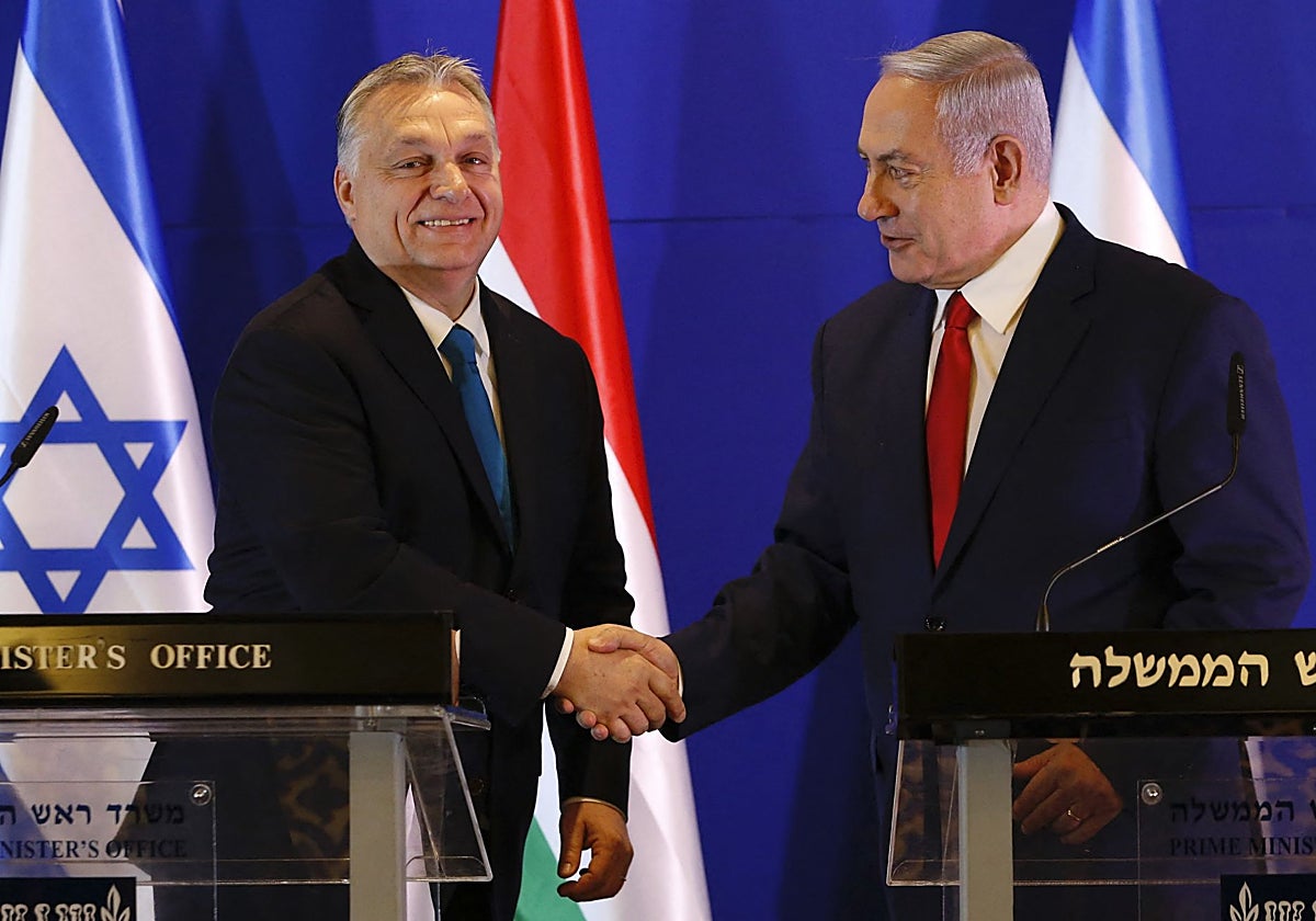 Foto de archivo del presidente húngaro, Viktor Orbán, junto al primer ministro israelí, Benjamín Netanyhau