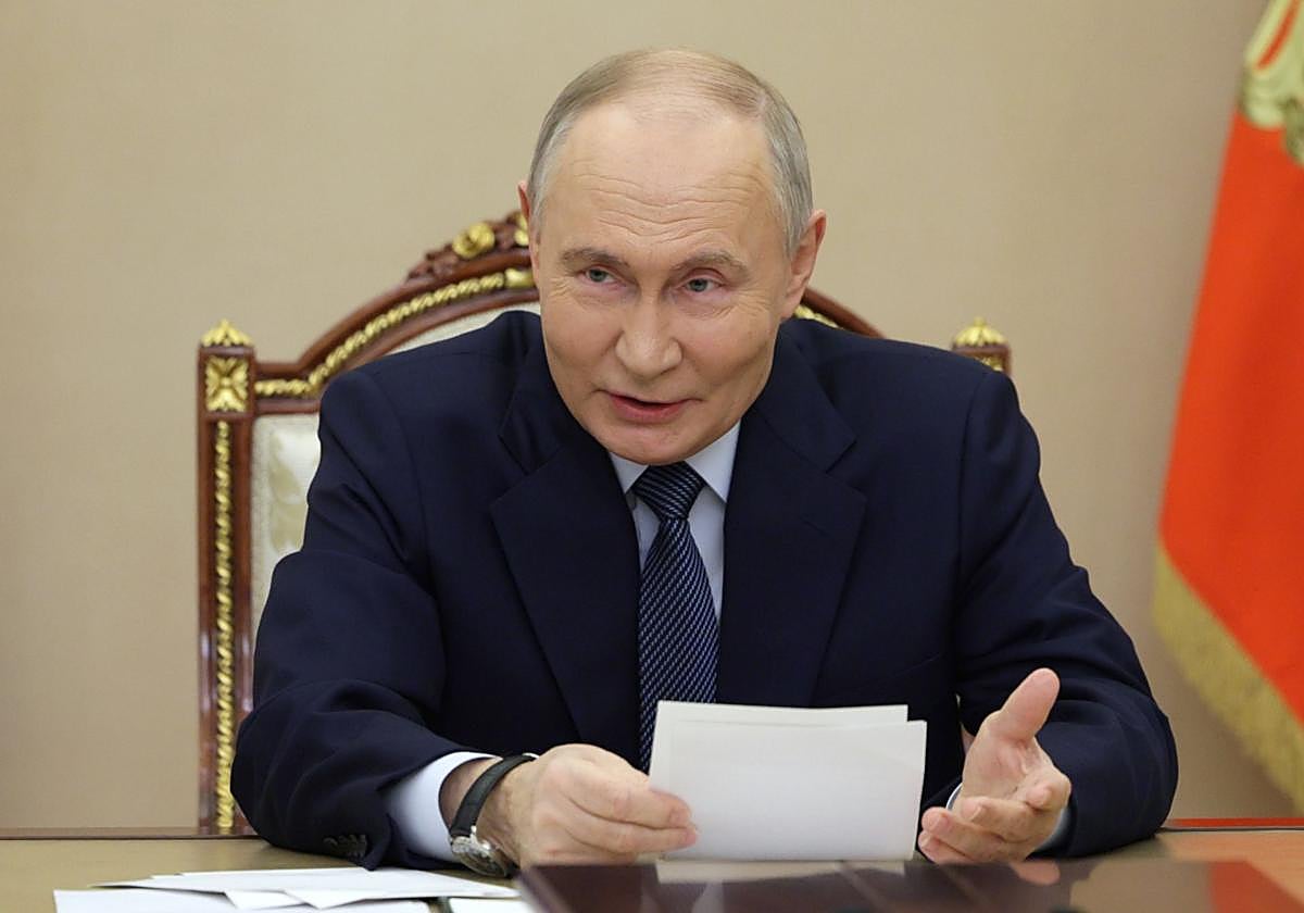 Vladimir Putin durante una reunión con cargos de su gobierno