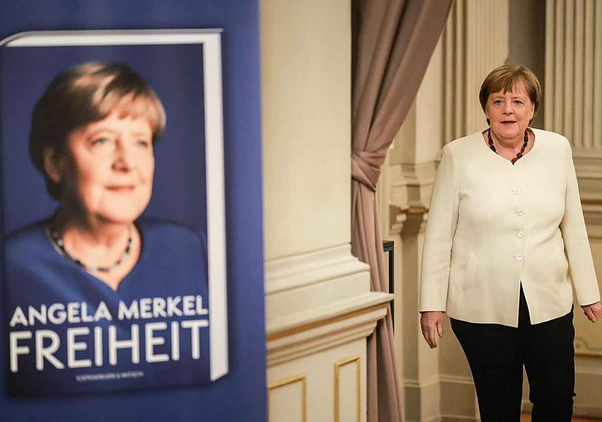Merkel presentó anoche su libro de memorias, 'Libertad', en el Deutsches Theater de Berlin