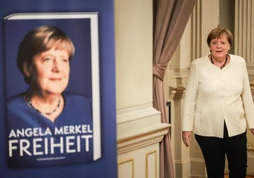 La «estrecha colaboración» de Merkel con Rajoy, quien luego se distanció de ella por «tacaña»