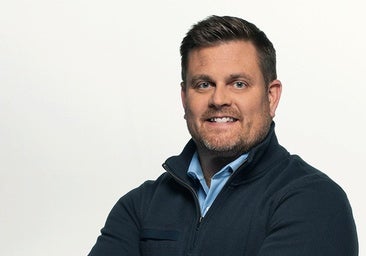 Quién era Brian Thompson, el CEO de UnitedHealthcare que ha sido asesinado a tiros en plena calle en Nueva York