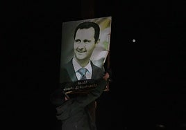 Al Assad contempla solo el derrumbe de su régimen de terror