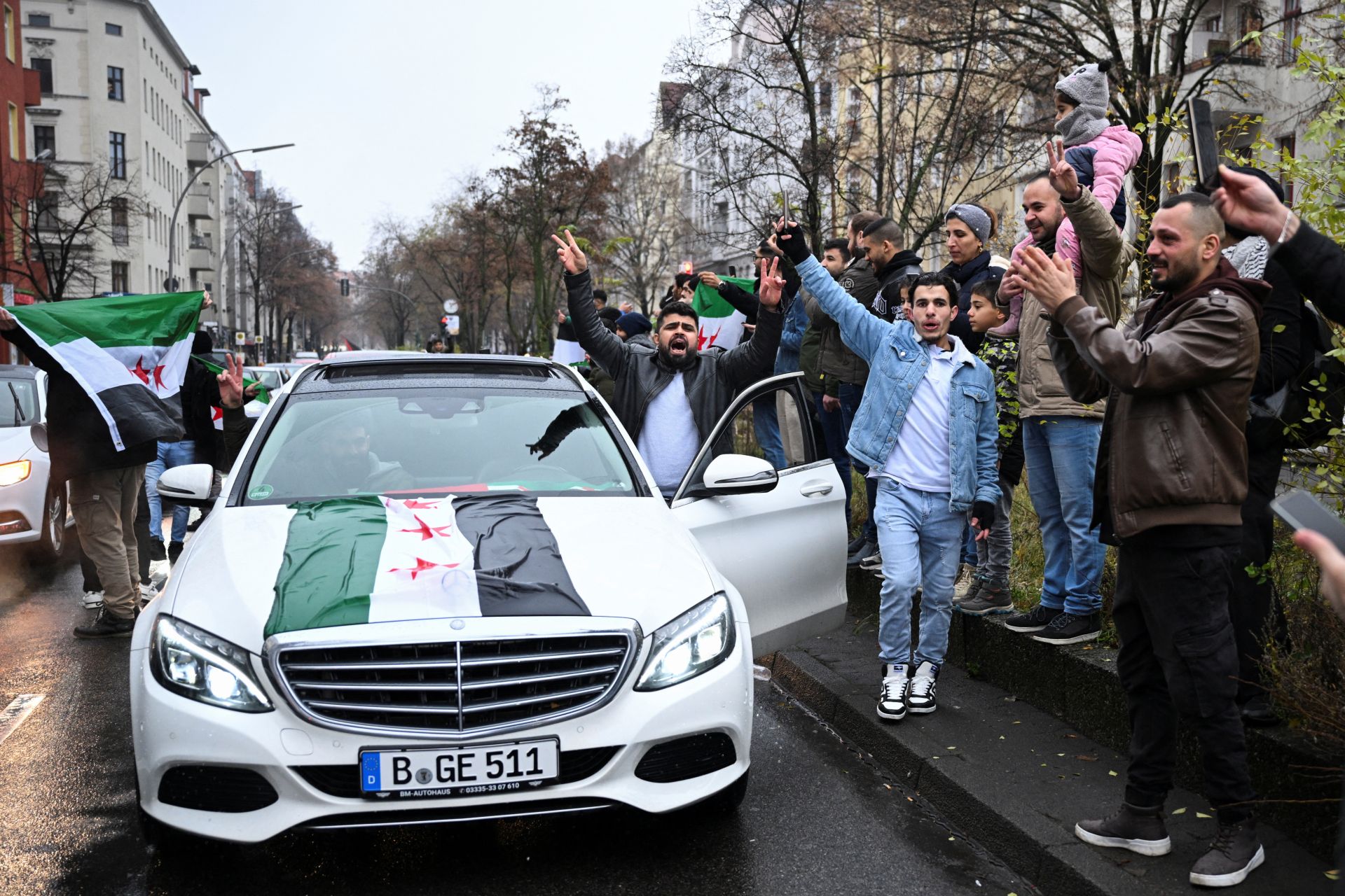 Sirios en Berlín celebran la caída de Assad