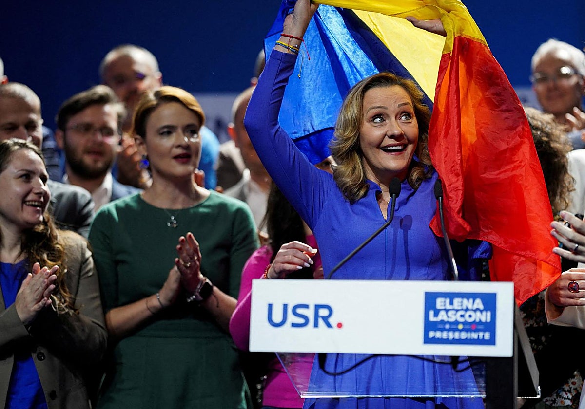 Elena Lasconi en plena campaña