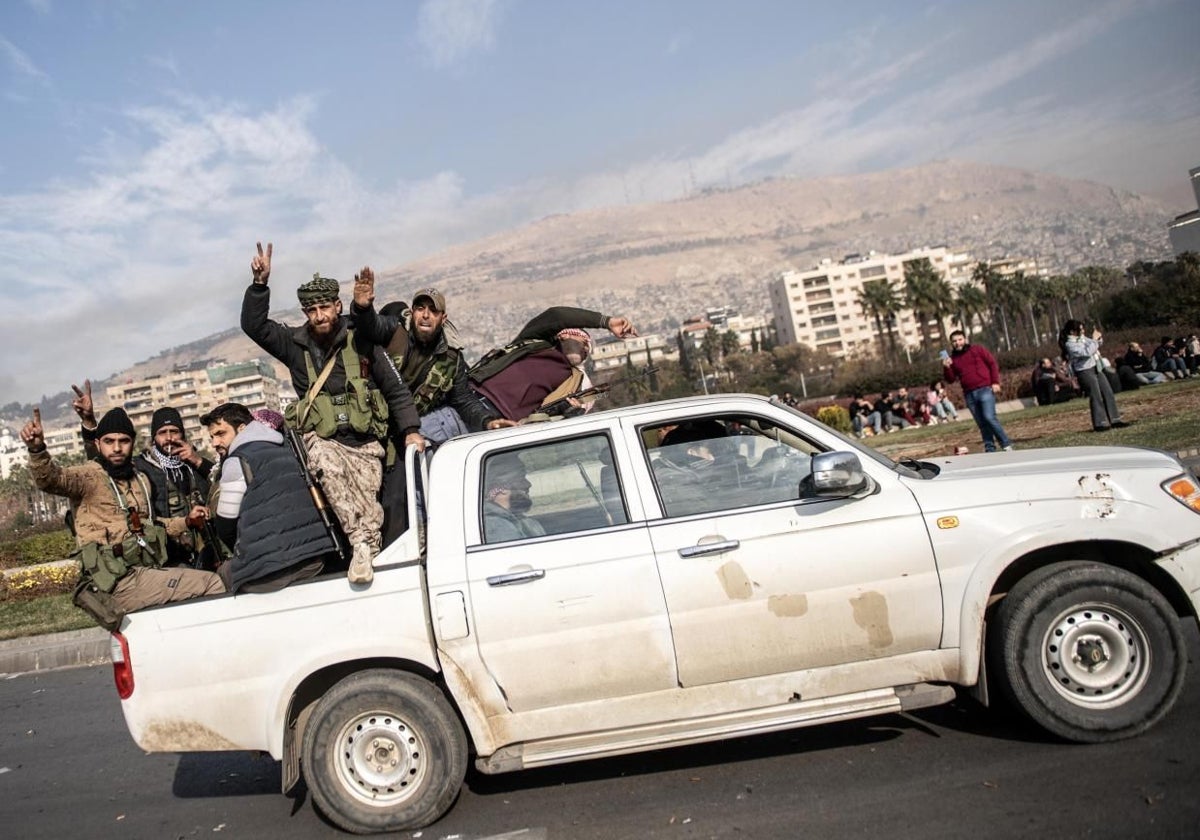 Los rebeldes sirios celebran la toma de Damasco y la huida del dictador Bashar Al Assad