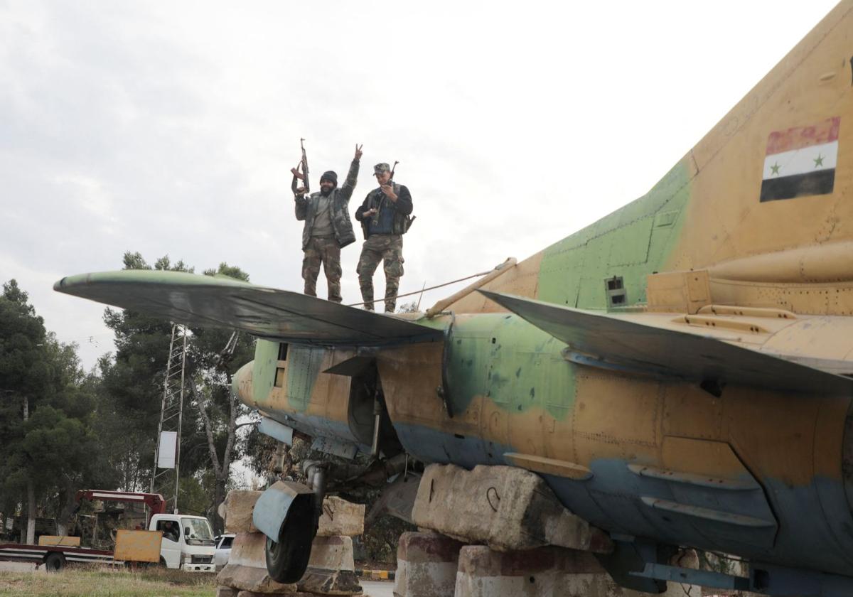 Rebeldes sirios celebran la toma de Homs.