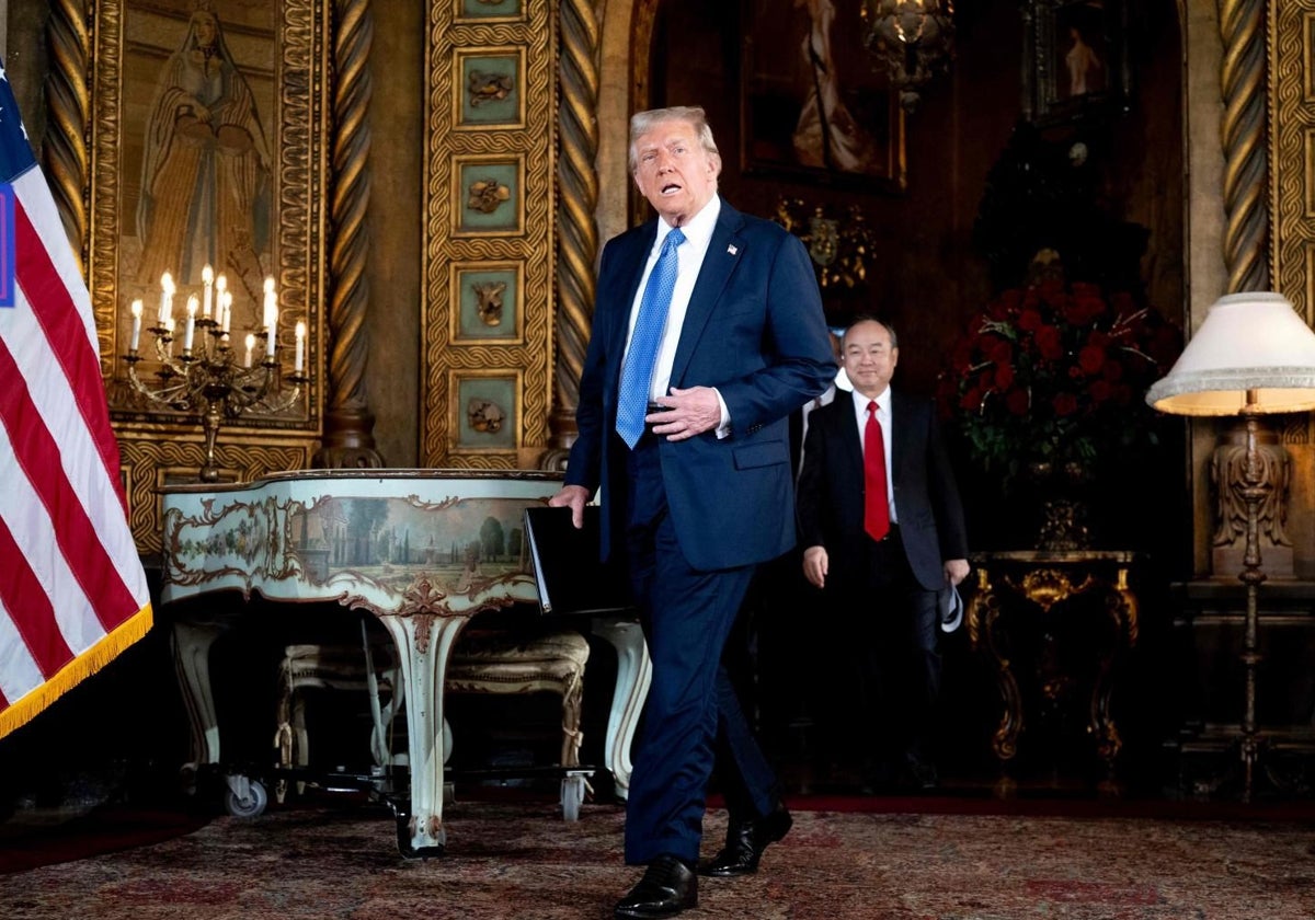 Donald Trump y Masayoshi Son en la residencia de Mar-a-Lago (Florida)